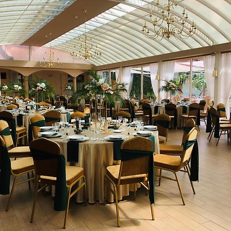 Vinum Hotel Кишкьорьош Екстериор снимка