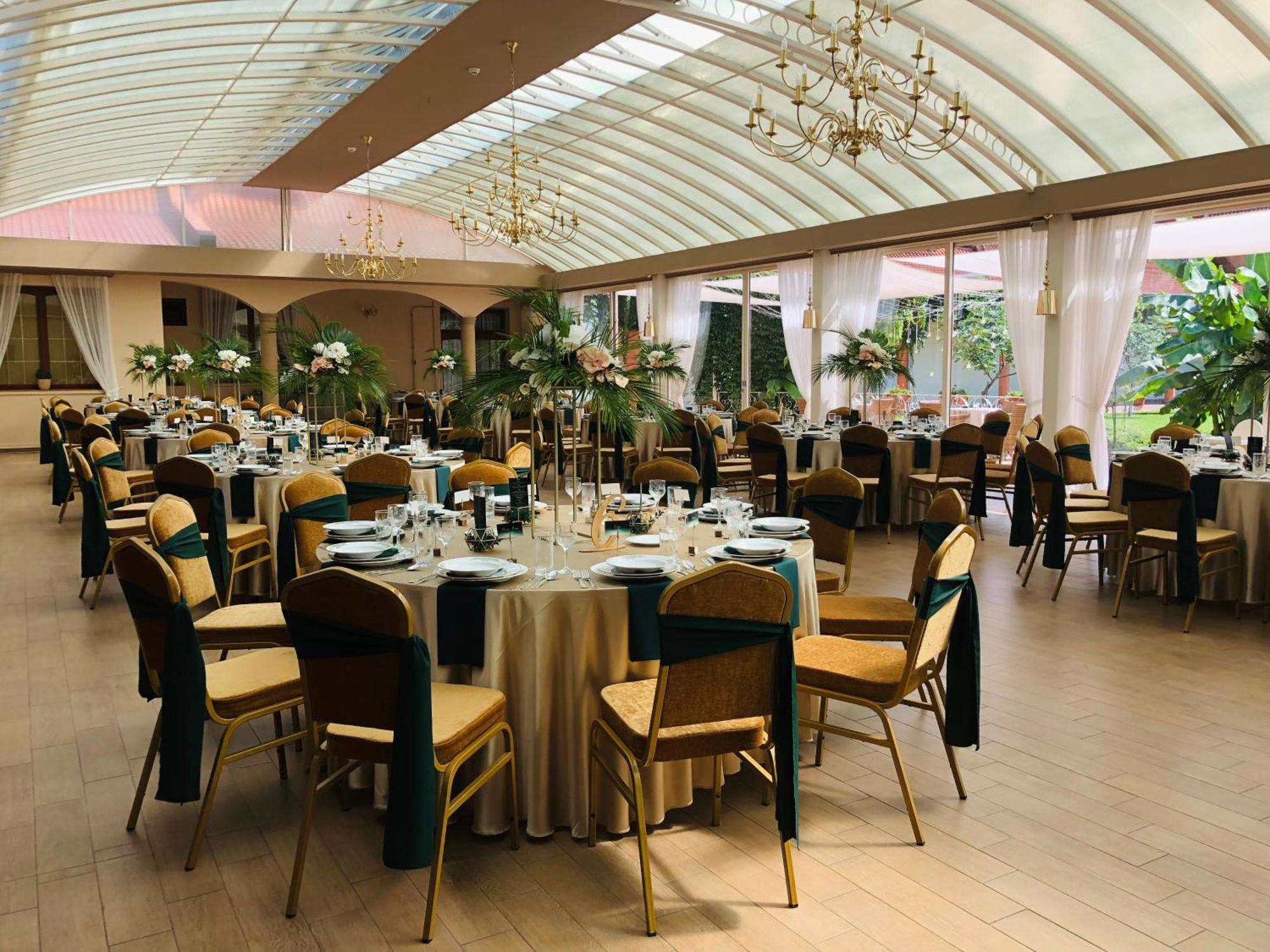 Vinum Hotel Кишкьорьош Екстериор снимка