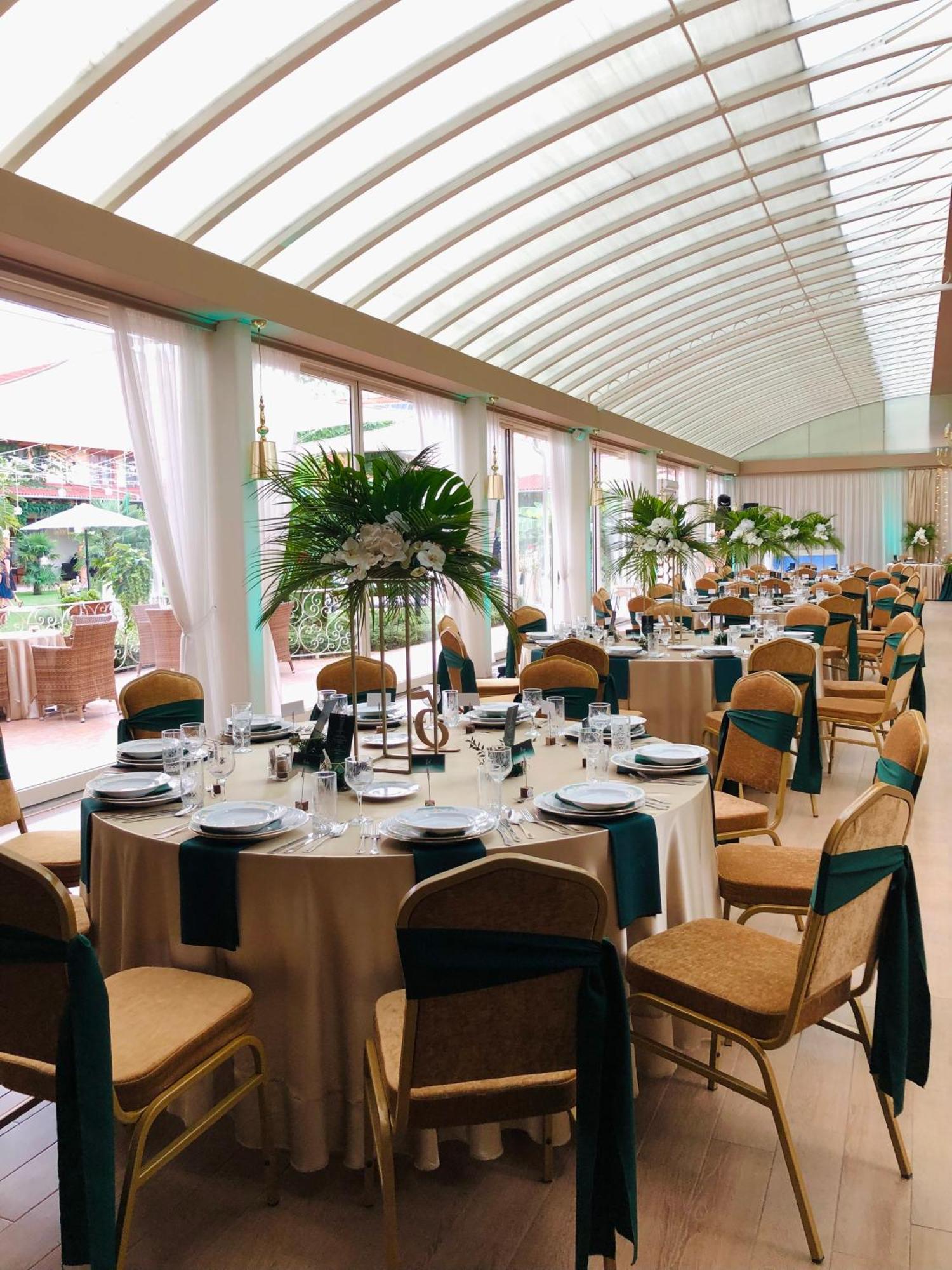 Vinum Hotel Кишкьорьош Екстериор снимка