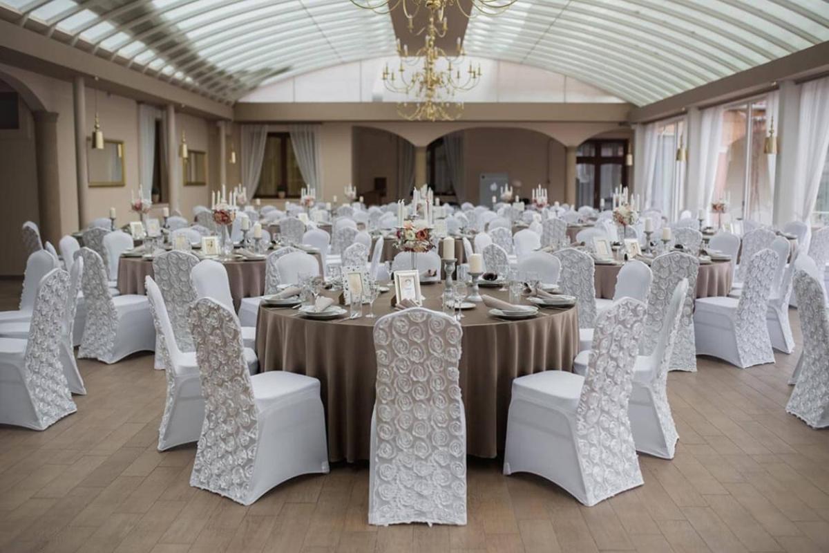 Vinum Hotel Кишкьорьош Екстериор снимка