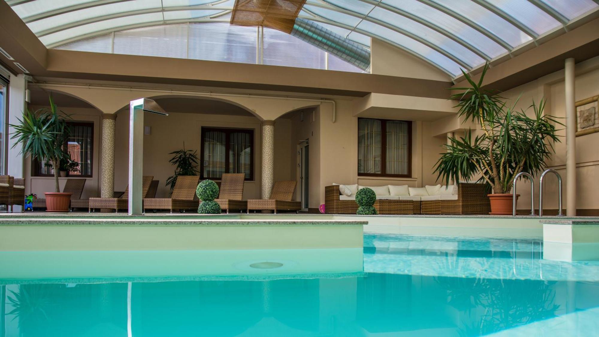 Vinum Hotel Кишкьорьош Екстериор снимка