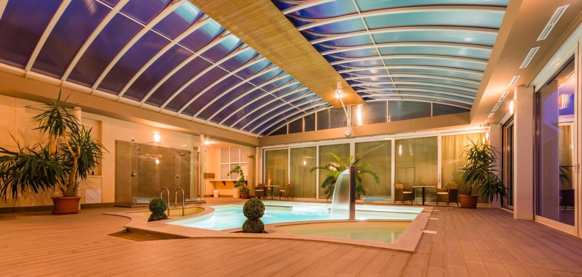 Vinum Hotel Кишкьорьош Екстериор снимка