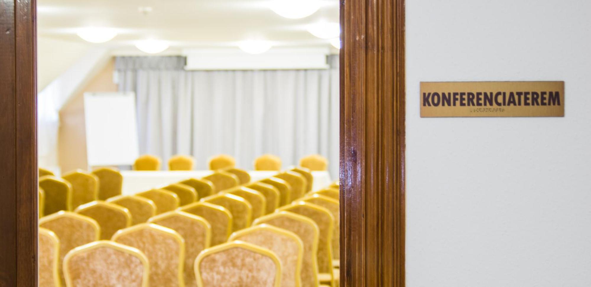 Vinum Hotel Кишкьорьош Екстериор снимка