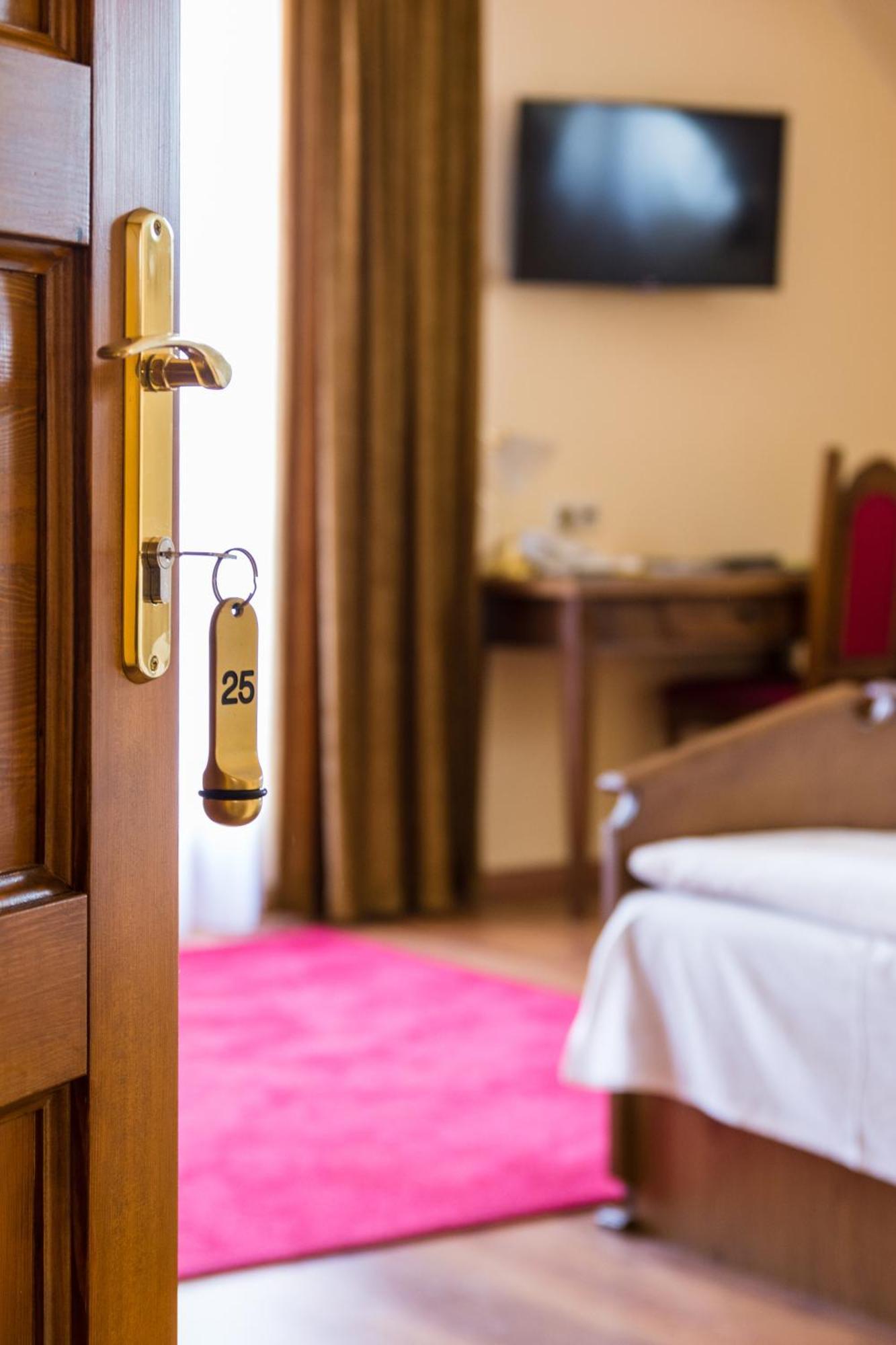 Vinum Hotel Кишкьорьош Екстериор снимка