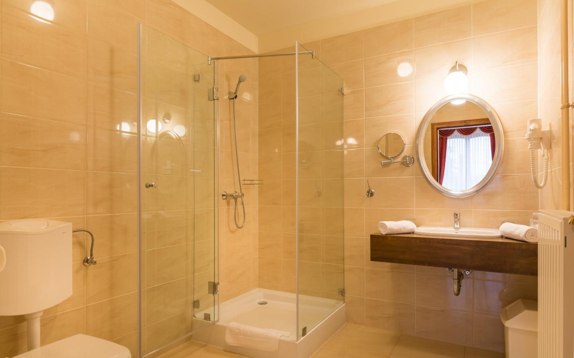 Vinum Hotel Кишкьорьош Екстериор снимка