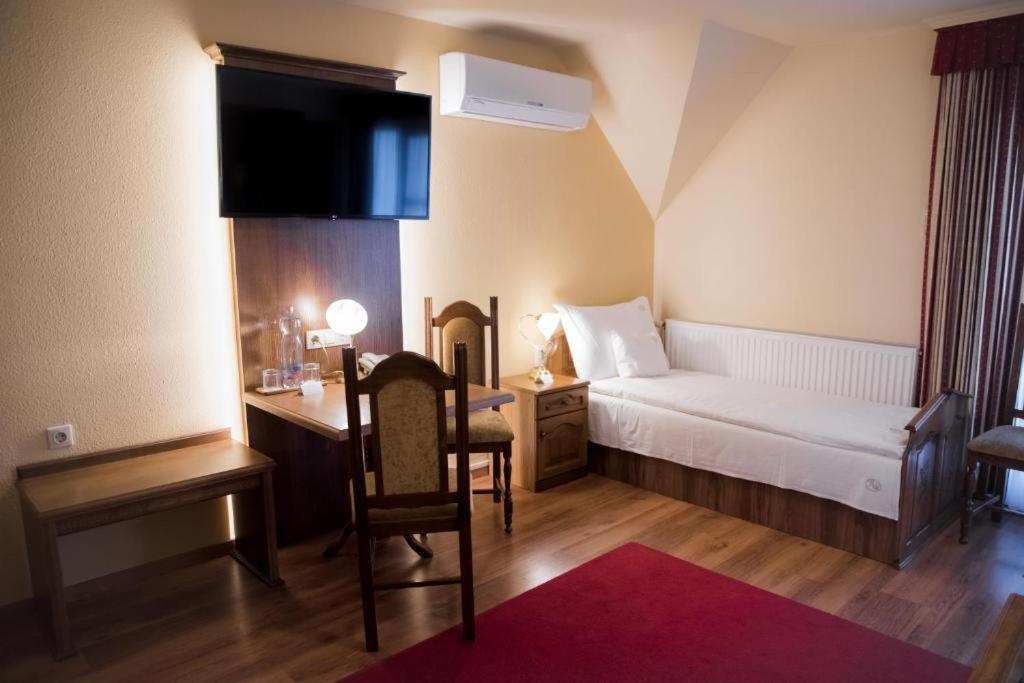 Vinum Hotel Кишкьорьош Стая снимка