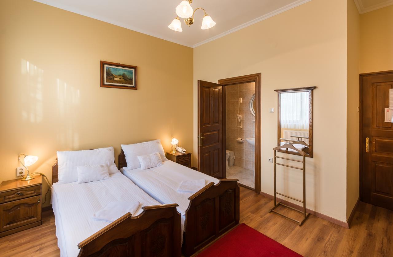 Vinum Hotel Кишкьорьош Екстериор снимка