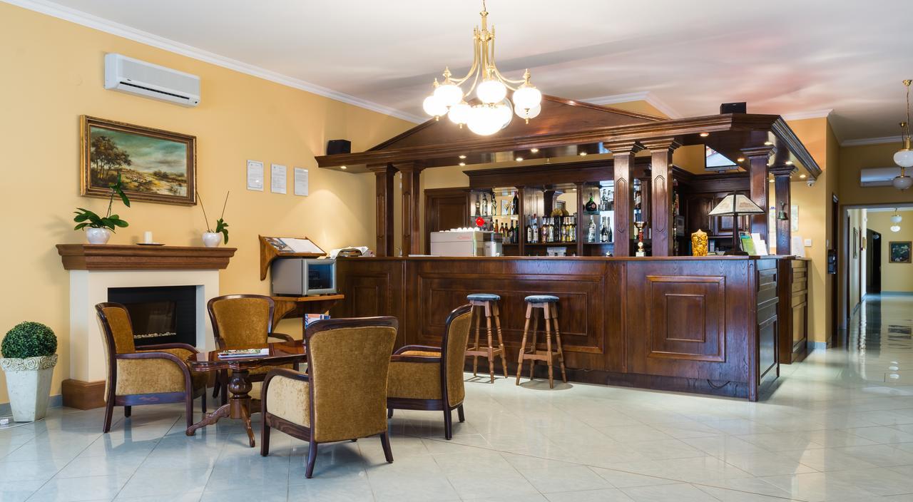 Vinum Hotel Кишкьорьош Екстериор снимка