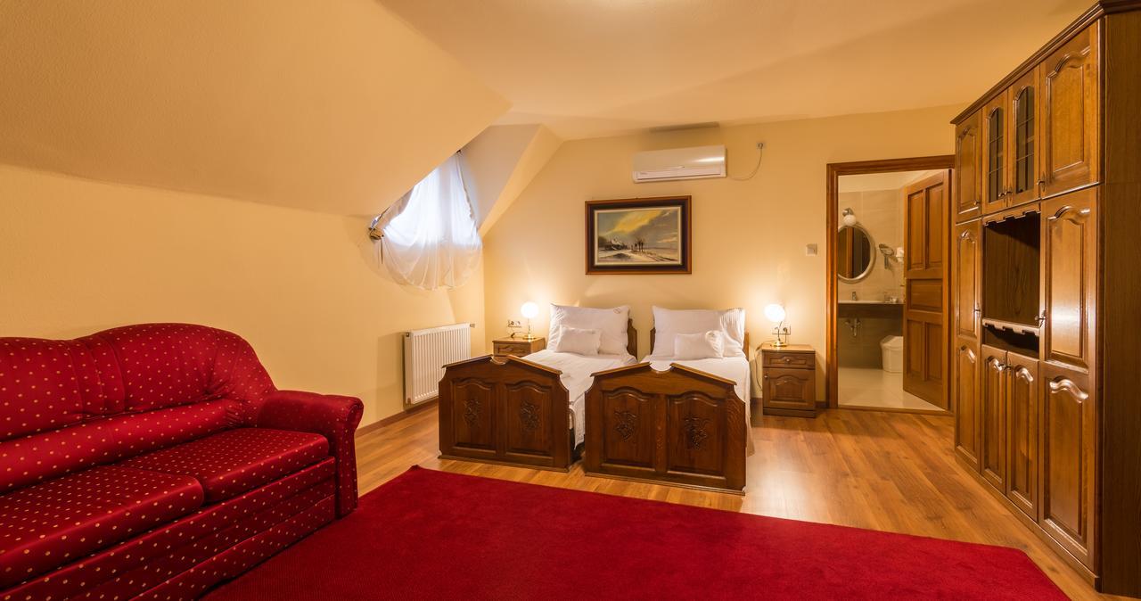 Vinum Hotel Кишкьорьош Екстериор снимка